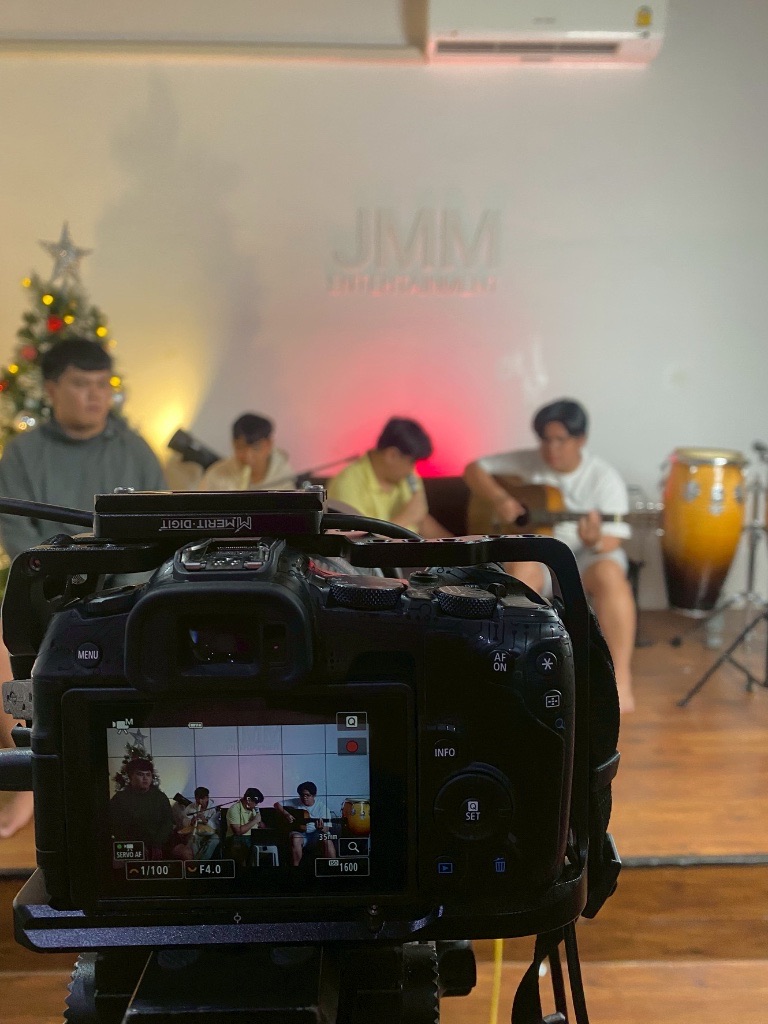 Behind the lens — DSLR live music session