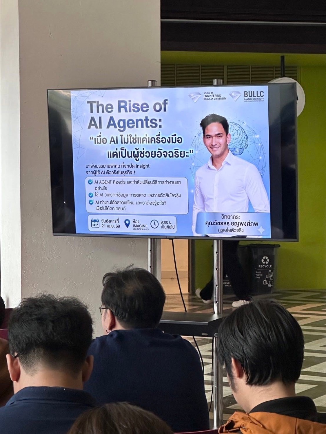 Kris presenting a session on the rise of AI agents