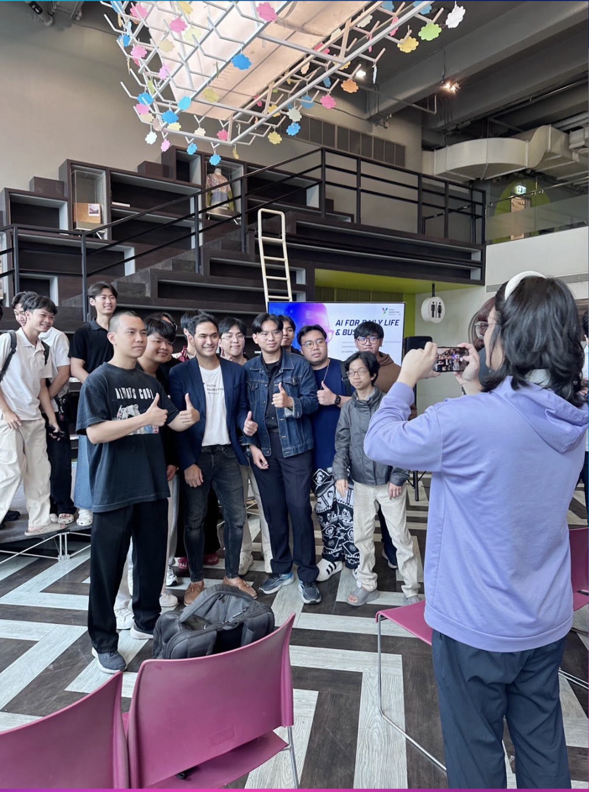 Watcharatorn Chayapongplob (Kris) with a cohort at an AI for Daily Life and Business session run by Yushi Marketing Technology